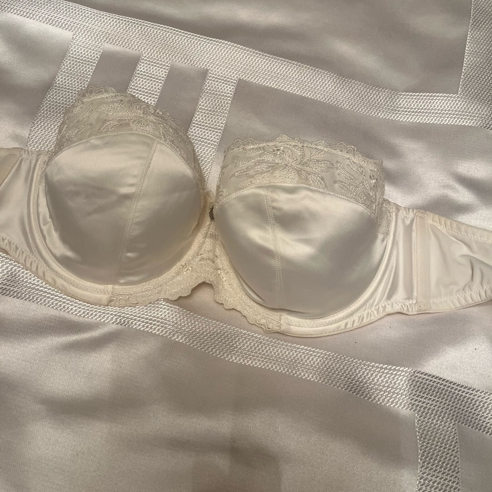 3 for &25 sale Masquerade White Bra Satin Underwire Comfort
